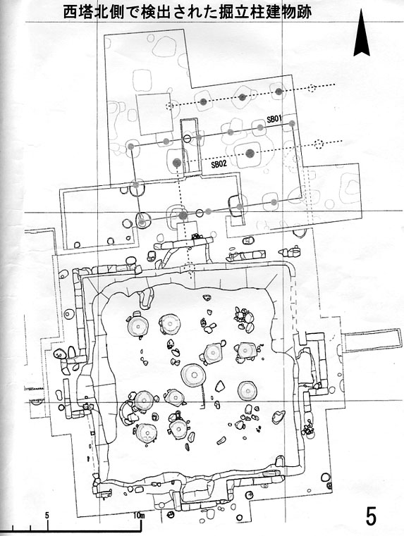西塔北側で検出された掘立柱建物