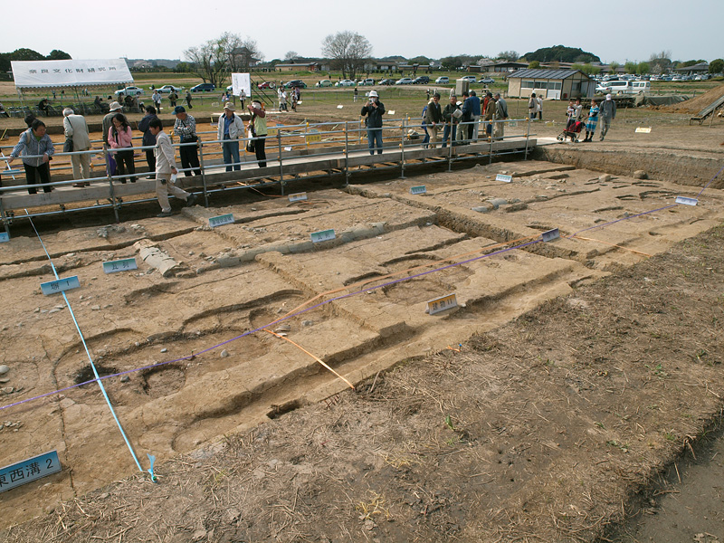 基壇状遺構　東から