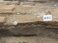 基壇土　東から