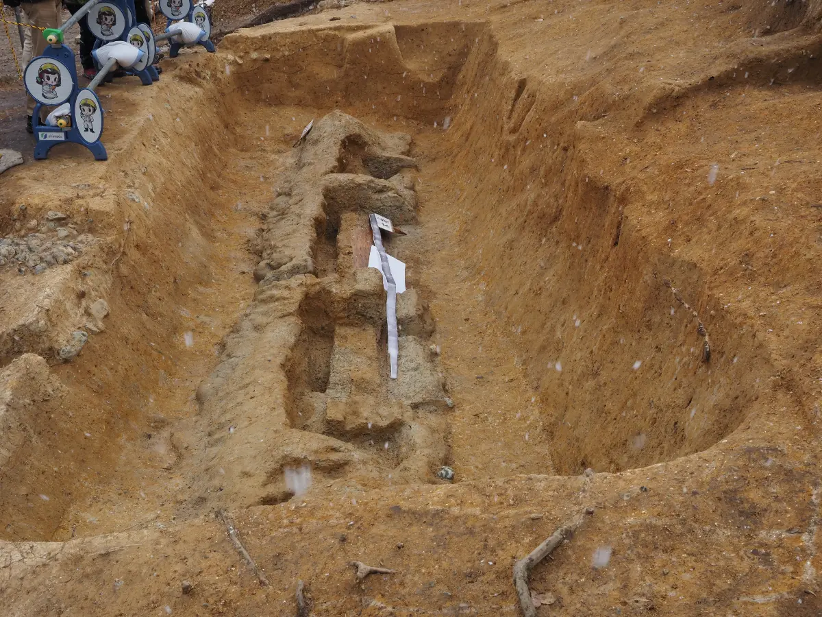 F発掘区　粘土槨　北西から